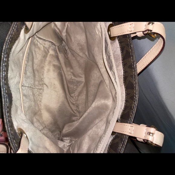 Michael Kors Jet set Purse - Picture 5 of 7